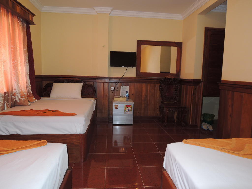 Banan Hotel Battambang Zimmer foto