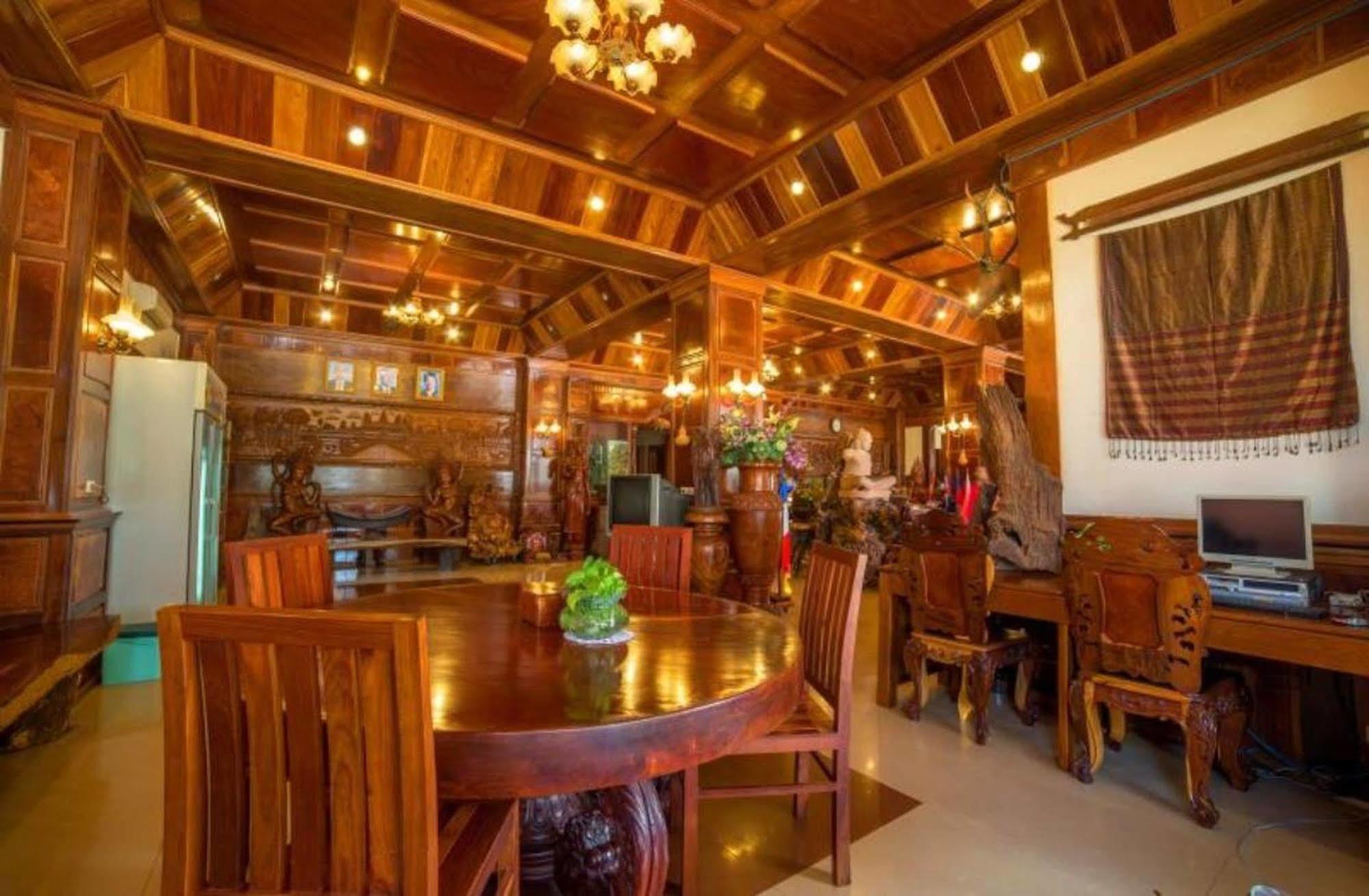 Banan Hotel Battambang Exterior foto