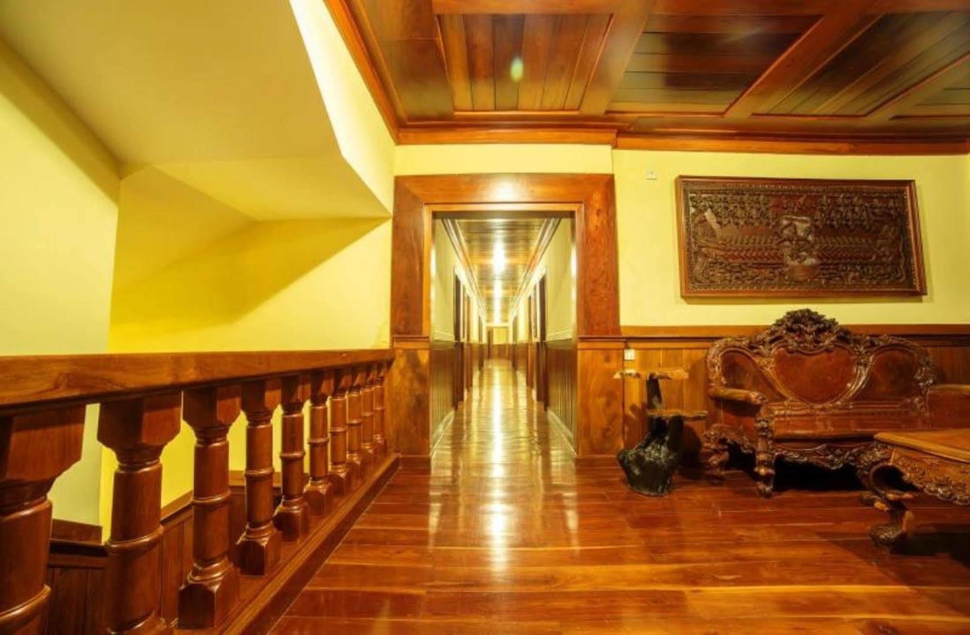 Banan Hotel Battambang Exterior foto