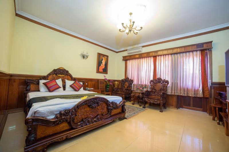 Banan Hotel Battambang Exterior foto